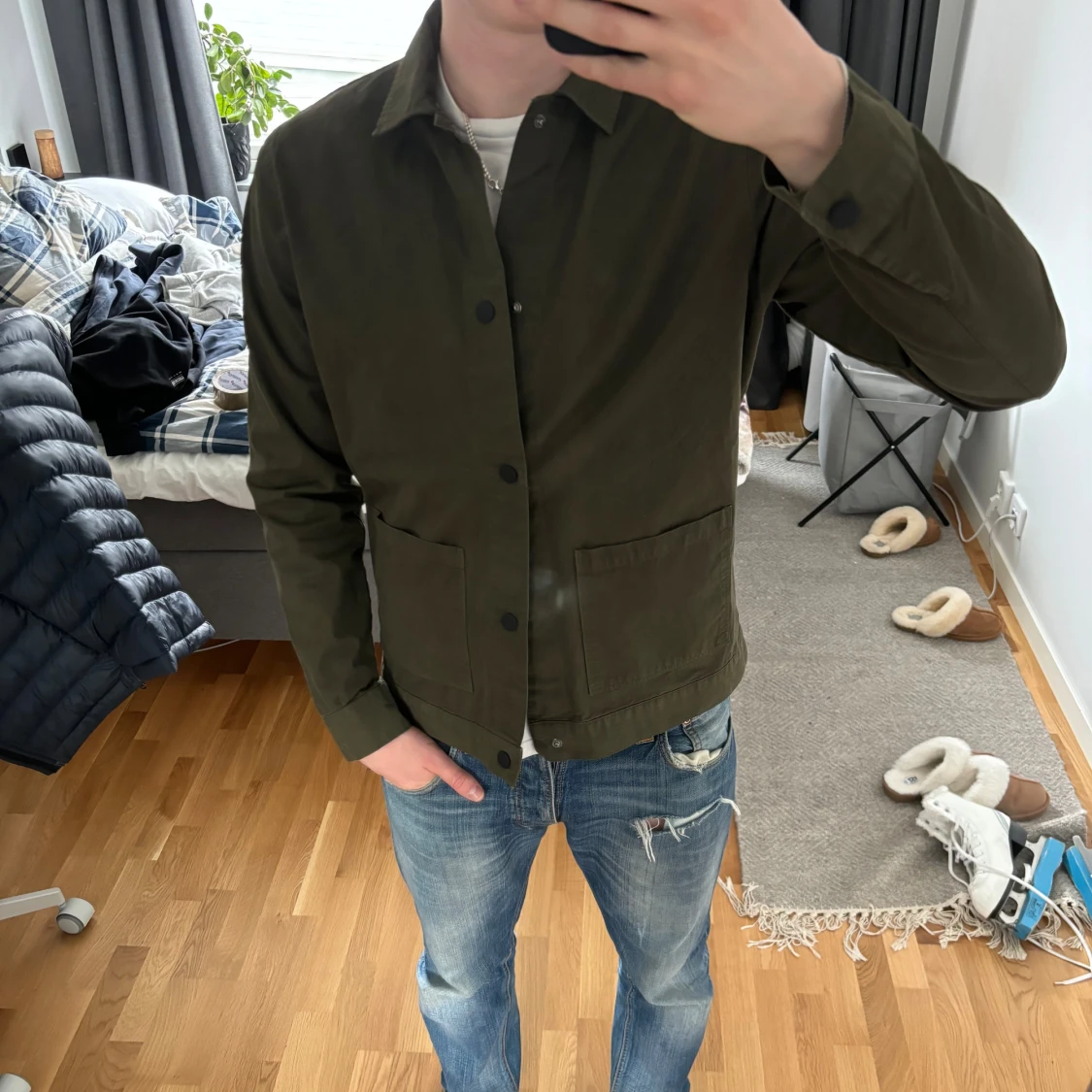 Olivgrön overshirt från Matinique