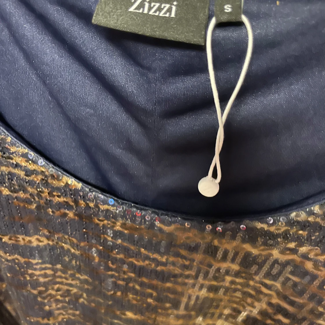 Zizzi paljettklänning i skimrande mönster stl S - 2