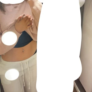 Linnebyxor - Säljer mina vita helt oanvända low waist linnebyxor då de är lite små💞super bra skick! Köpt för 600kr, säljer för 200💞Kan förhandla vid snabbt köp!💞