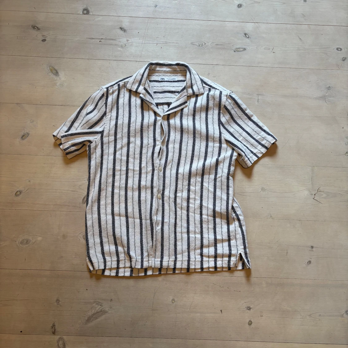 Vit kortärmad skjorta  - 4