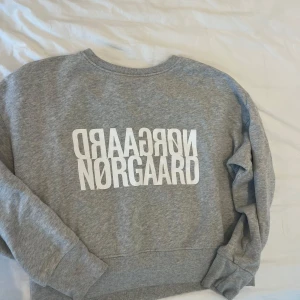 Grå sweatshirt från Mads Nørgaard -  grå sweatshirt från Mads Nørgaard, knappast använd