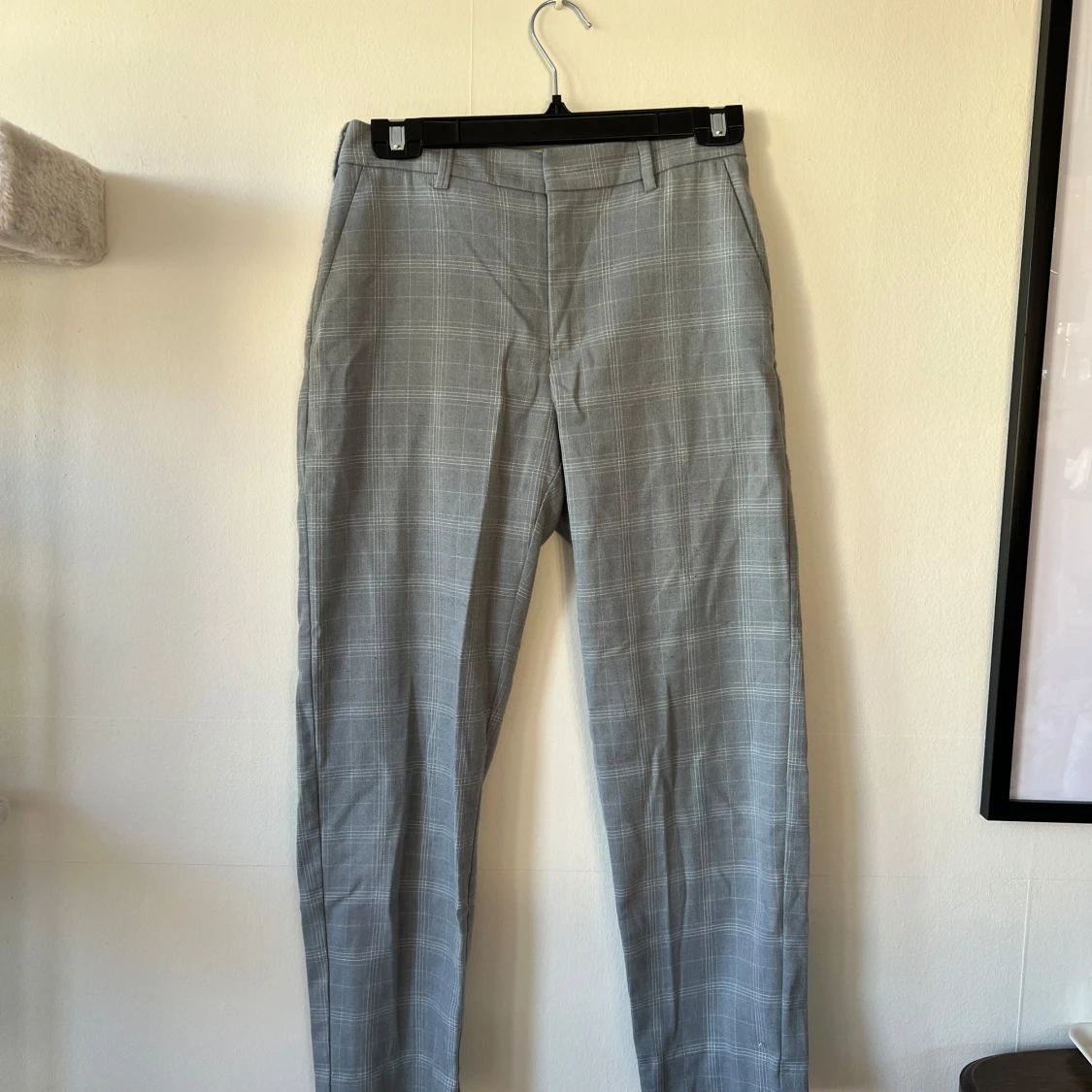 Grå rutiga kostymbyxor