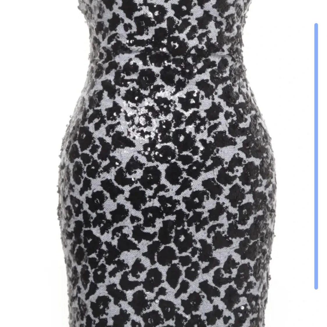 Glittrig leopardmönstrad klänning - 1