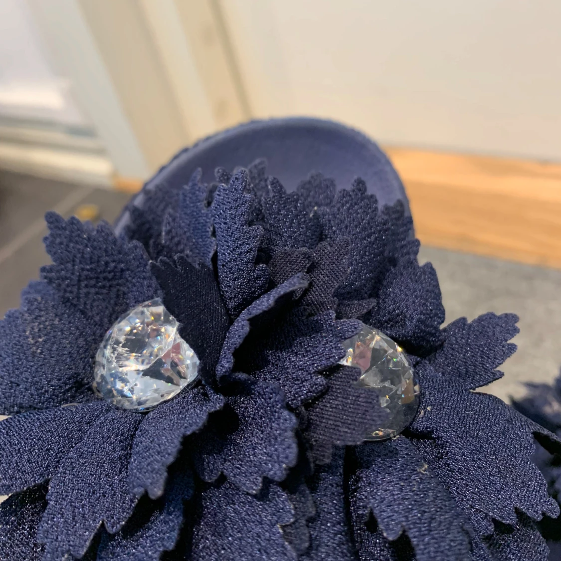 Mörkblå tofflor - 1