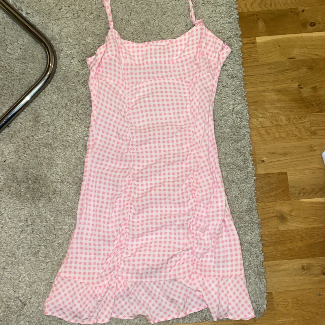 Rosa och vit rutig klänning från Divided