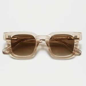 Chimi 04  - Såå snygga solglasögon från Chimi i modellen 04 och färg ecru! Använda ett fåtal gånger och är i bra skick 💗 