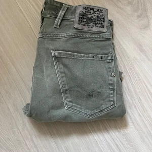 replay anbass jeans - riktigt feta replay jeans i storlek 29 😍