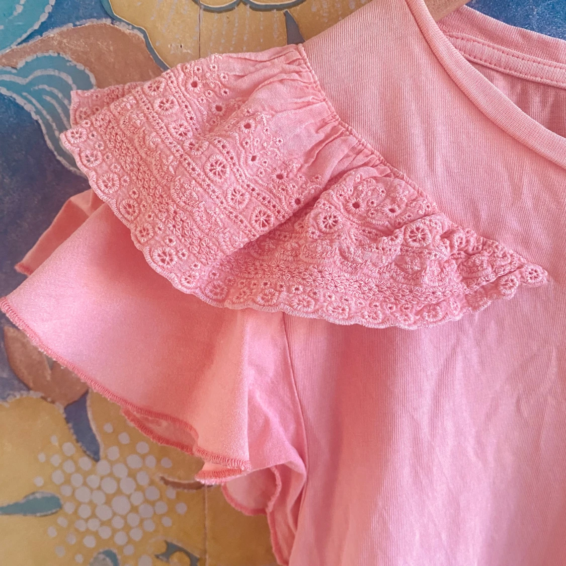 Rosa topp med spetsdetaljer från Tintoretto - 1