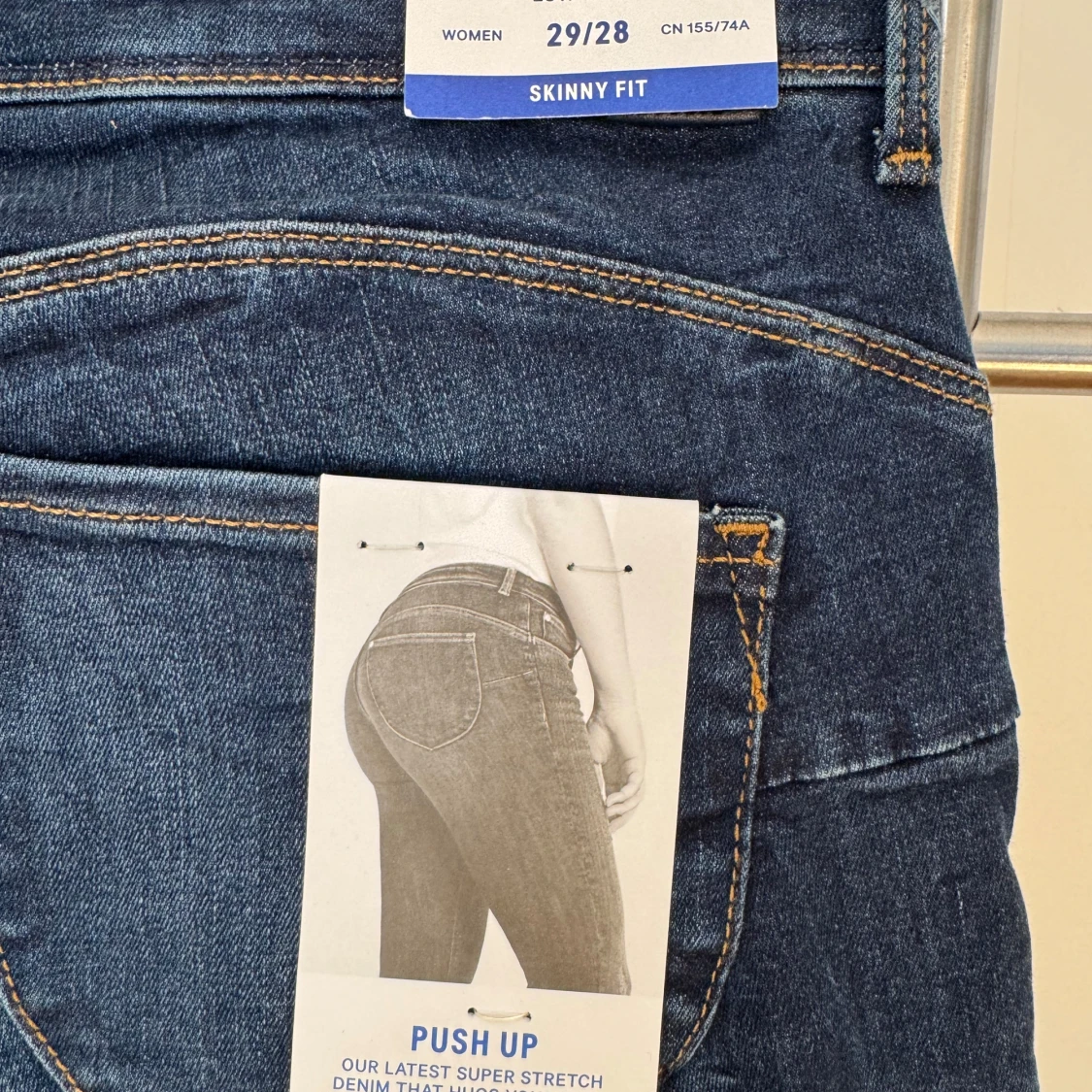 Nya, oanvända, push up jeggings från H&M! - 2