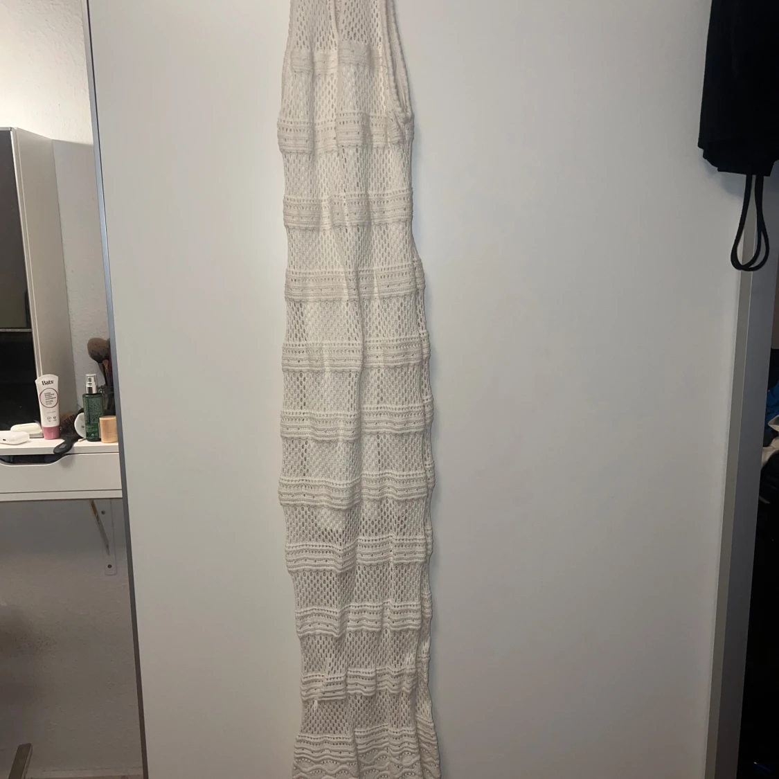 Vit stickad långklänning från Guess - 1