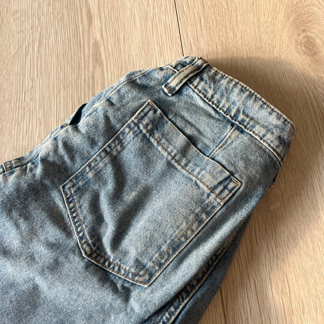 Blå jeansshorts från H&M - 1