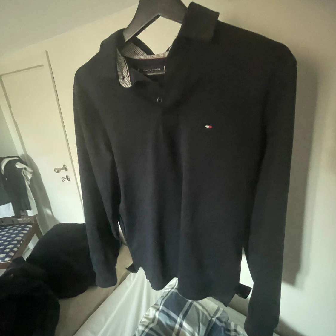 Svart pikétröja från Tommy Hilfiger