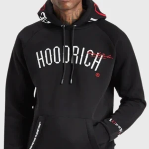 Svart hoodie från Hoodrich - Snygg svart hoodie från Hoodrich med vit text på bröstet och röda detaljer. Den har en justerbar huva med dragsko och en stor ficka framtill. Perfekt för en avslappnad stil. Priset kan diskuteras 