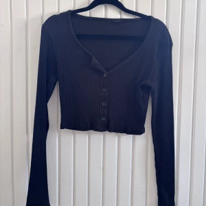 Svart ribbad topp  - Superfin kroppad ribbad topp från na-kd🫶🏻