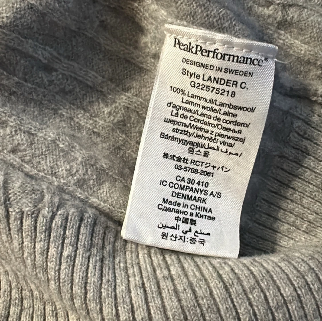 Stickad Peak Perfomance tröja - 2