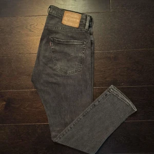 Levis 502  - Hej säljer nu dessa tvär snygga Levis 502 som är i storlek 30/32. Skick: 10/10 då dessa är nästan helt oanvända. Kom dm för mer frågor och svar 😊🙌