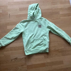 Daily paper hoodie - Mycket bra skick, endast använd ett få tal gånger med original pris på ca 1000kr