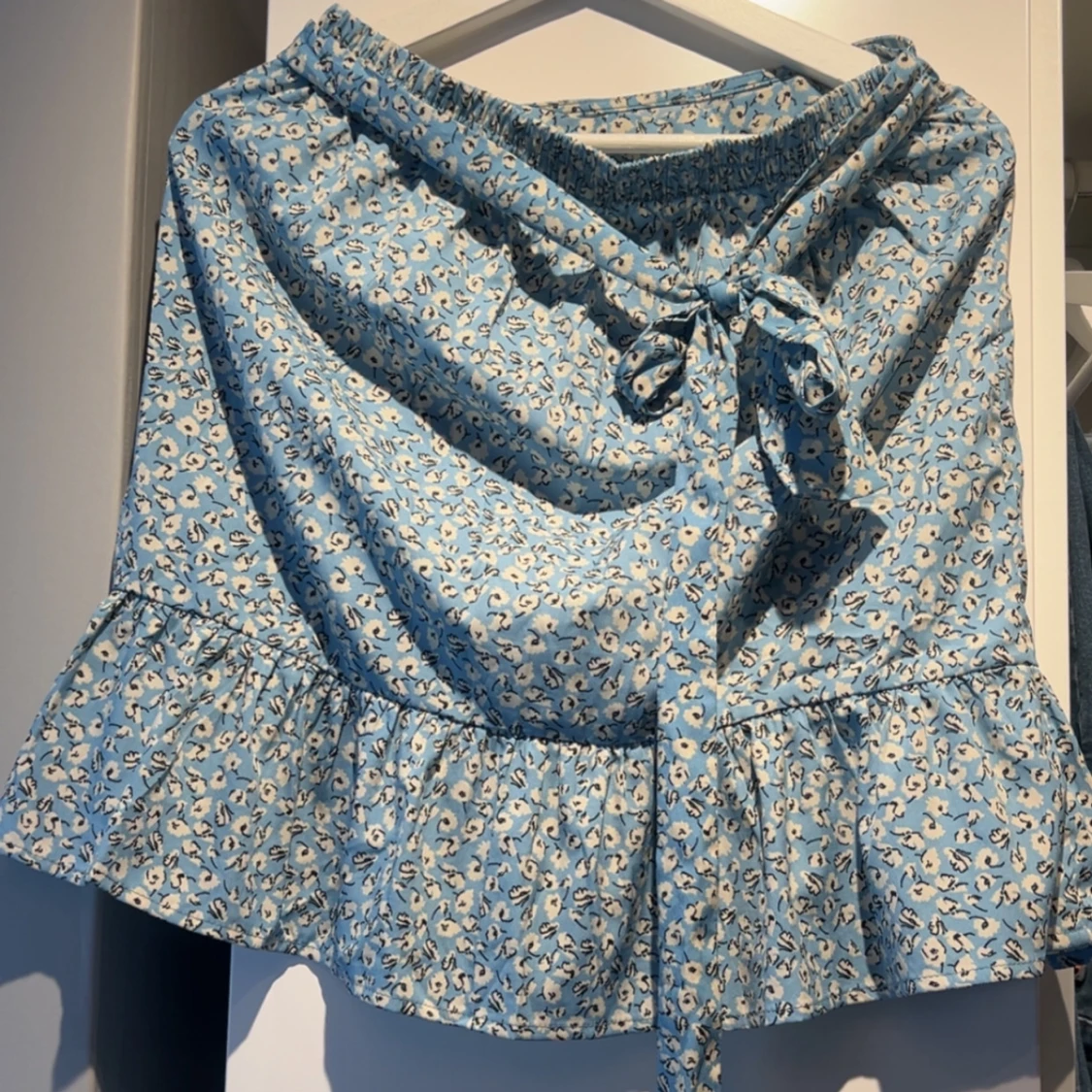 Blommig blå omlottkjol - 1