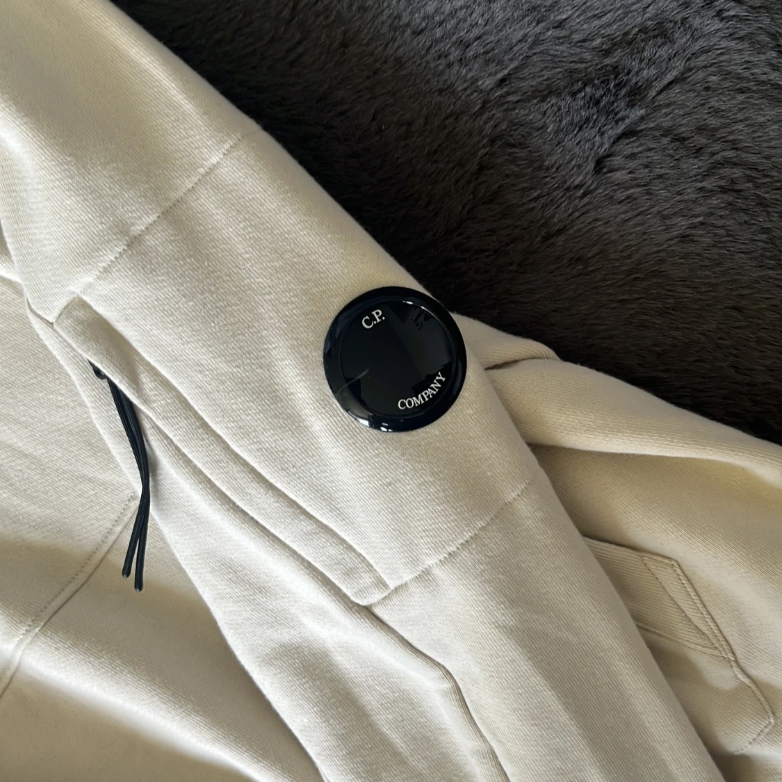 Beige hoodie från C.P. Company - 1