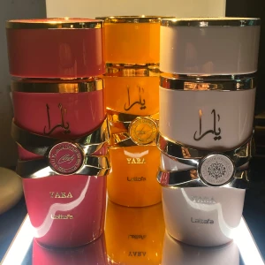 YARA SET parfym från Lattafa - Exklusiv parfymflaska från Lattafa i serien YARA. Kan köpas som individuella varor. Se de andra annonserna. Alla är enbart test sprejad. Min astma tålde parfymerna så bra. 