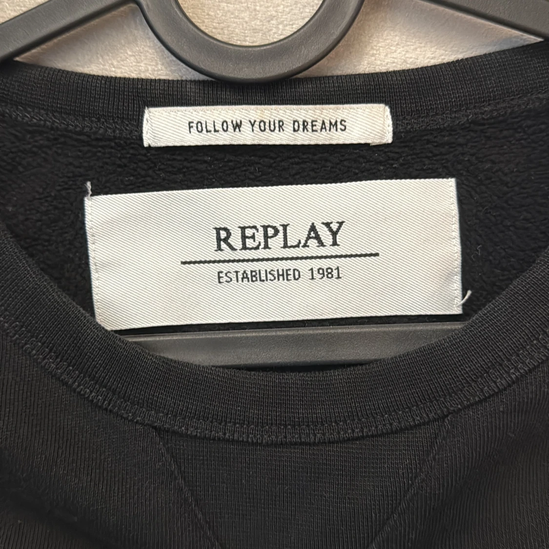 Svart sweatshirt från Replay med färgglad logga - 2