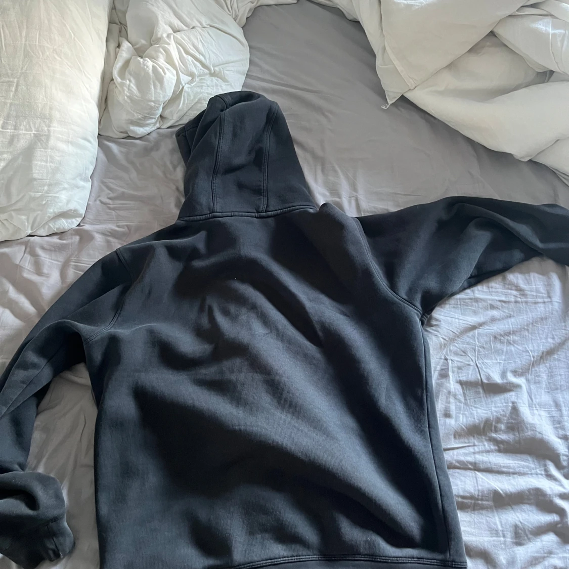 Svart hoodie från Sail Racing - 1