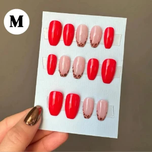 Press on nails - FÄRDIGT SET 💛 Press on nails (lösnaglar) i storlek M. Storleken anser bredden på dina naglar. Bredd 10 mm till 16 mm + 2 extra storlekar för att ha fler alternativ. Alla lösnaglar är handmålade av mig med gellack. Lim medföljer. Detta set är ett färdigt set och går att köpa direkt. 💅🏼💗