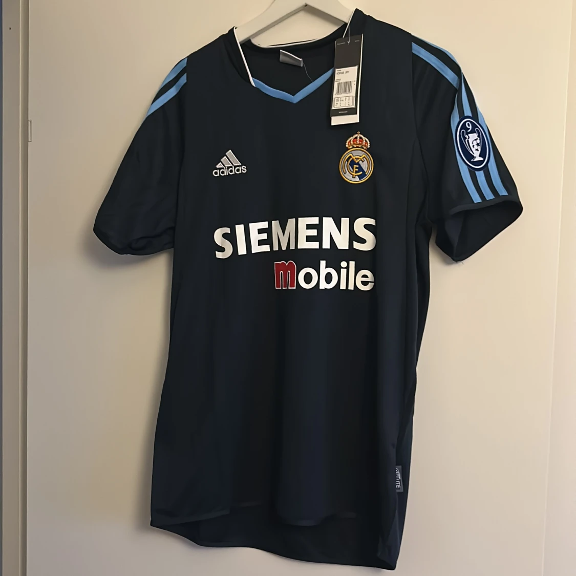 Real Madrid (Raúl 7) 03/04 away shirt