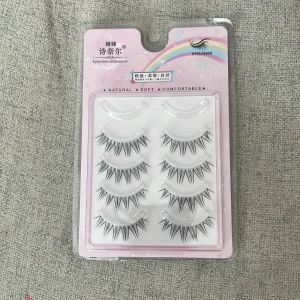 Anime lashes  - Anime / manga / manwha lösögonfransar! Jättesöta. Säljer då jag har många andra fransar. Använde endast ett par och det är fyra par kvar - alla rena. 