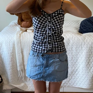 Jeanskjol - Jag har klippt den🩷står inte storlek men skulle gissa 38-40, lite stor på mig som brukar ha s 