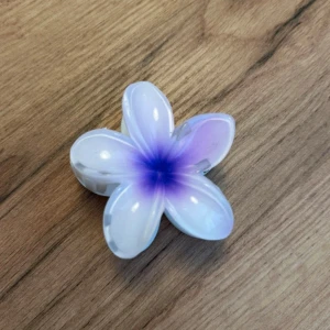 Lila hårklämma blomma - Lila hårklämma blomma💜