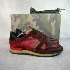 Valentino rockrunner skor - – Condition: 7/10 – Vad ingår: Bara skorna – Nypris: 8515 SEK