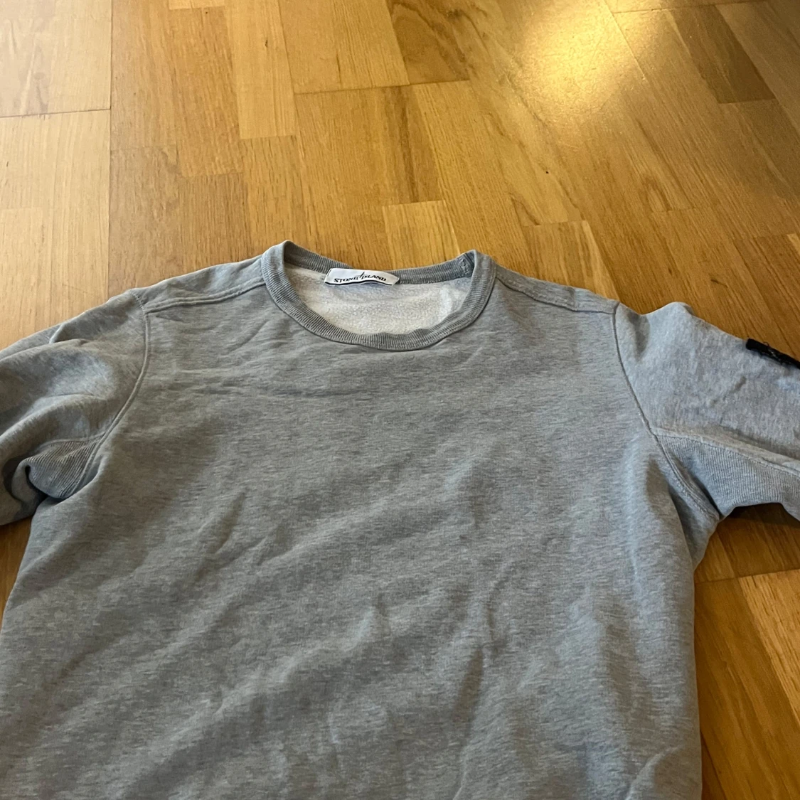 Grå sweatshirt från Stone Island - 1