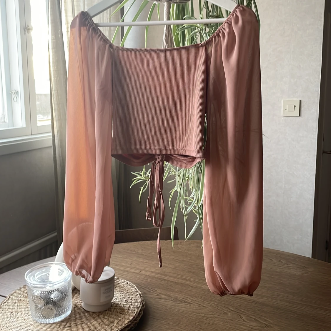 Rosa croppad topp med långa ärmar från SHEIN - 1