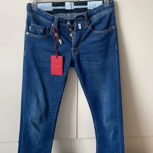 Tramarossa jeans - Ett par sjukt snygga Tramarossa jeans | I princip helt nya | Sjukt bra kvalite och enligt mig fetare än Cohën! | Nypris på 5000 men mitt pris är endast 1299 | Hör av er vid frågor!🌟 