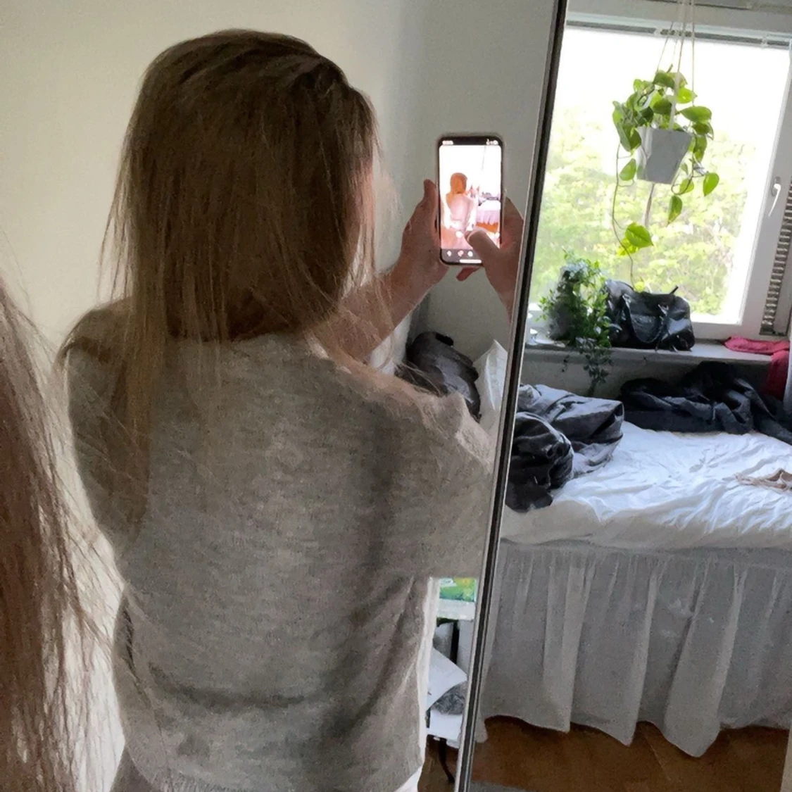 Ljusgrå stickad kortärmad tröja - 2