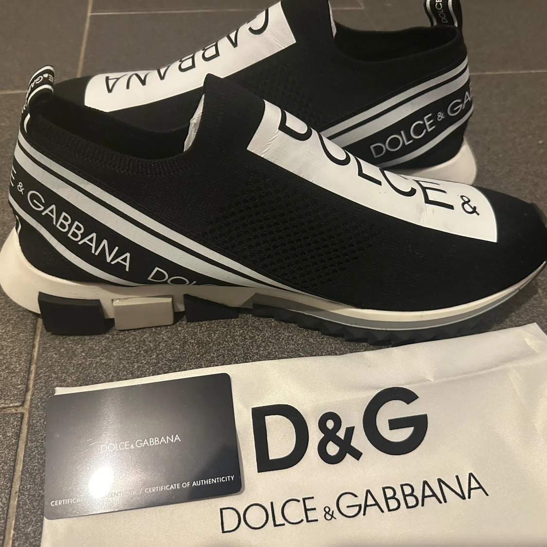 Svarta slip-on sneakers från Dolce & Gabbana - 1