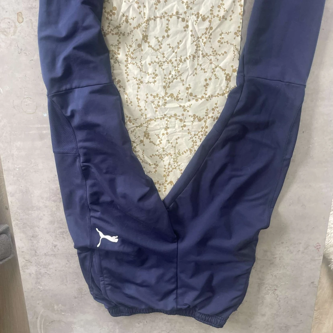 Marinblå träningsbyxor från Puma