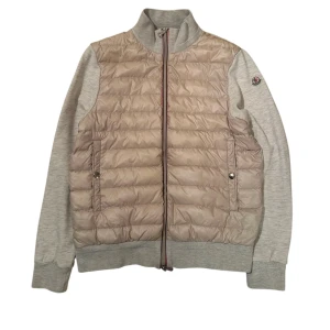Moncler Cardigan Maglia  - Moncler Maglia Cardigan   - size M   - Very good condition. Avalible at fashionels.com