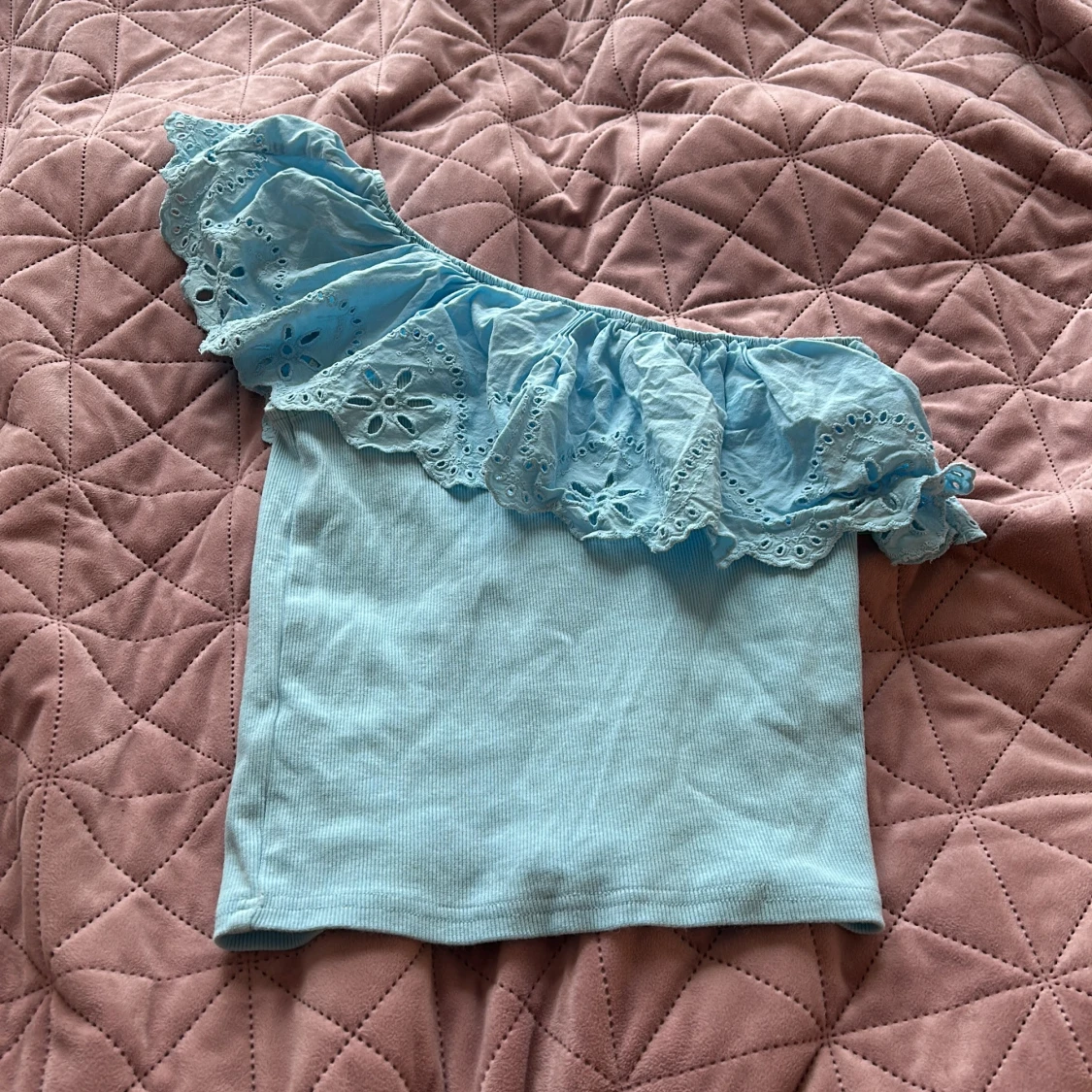 Ljusblå offshoulder topp med volang från Zara - 1