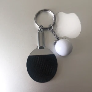 Nyckelring - Nyckelring tillsammans med ett svart pingisracket och vit pingisboll🙌