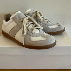 Maison Margiela gats - säljer dessa nästan helt oanvända maison margiela gatsen OBS skorna är INTE äkta men i toppen kvalitet går gärna ner i pris vid snabb affär