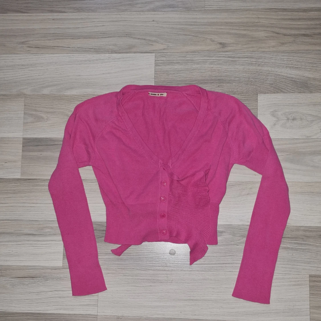 Rosa croppad kofta från NONO