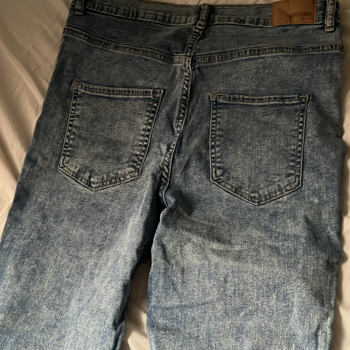 Blå raka jeansbyxor - 2