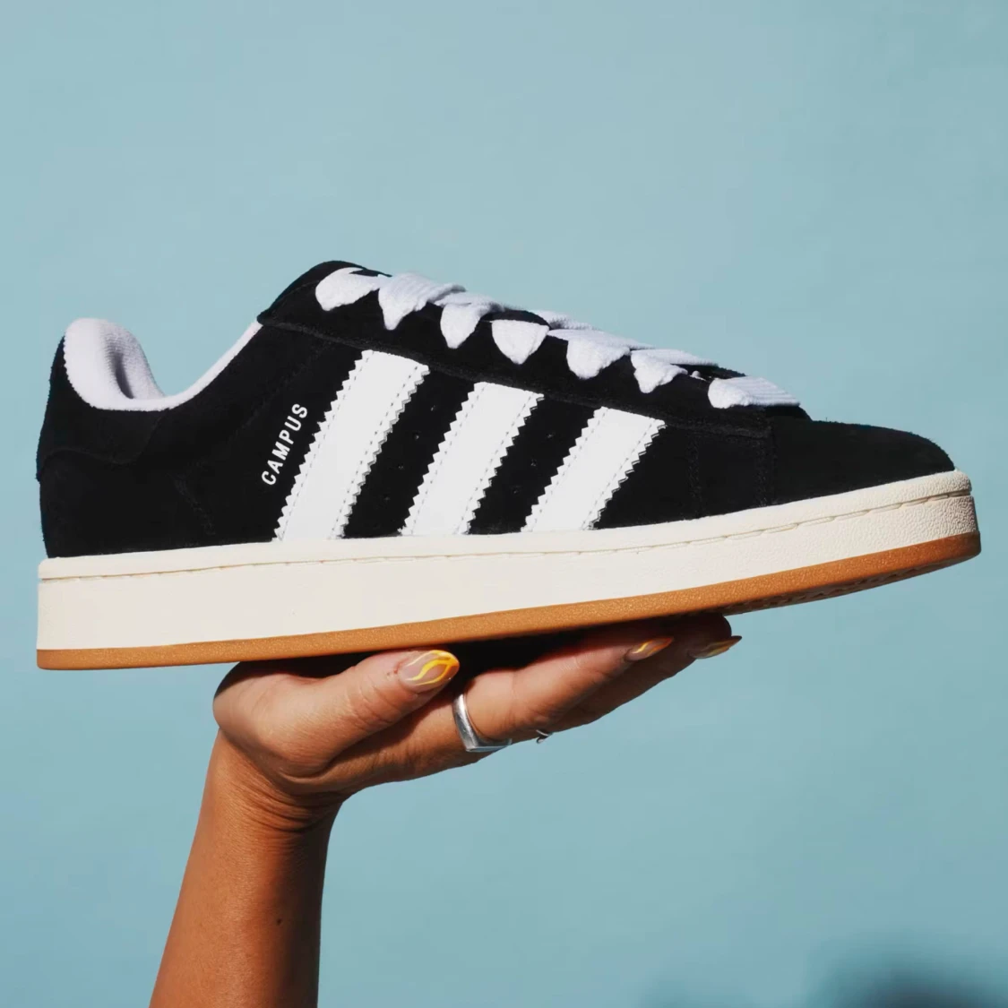 Svarta Adidas Campus sneakers - 1