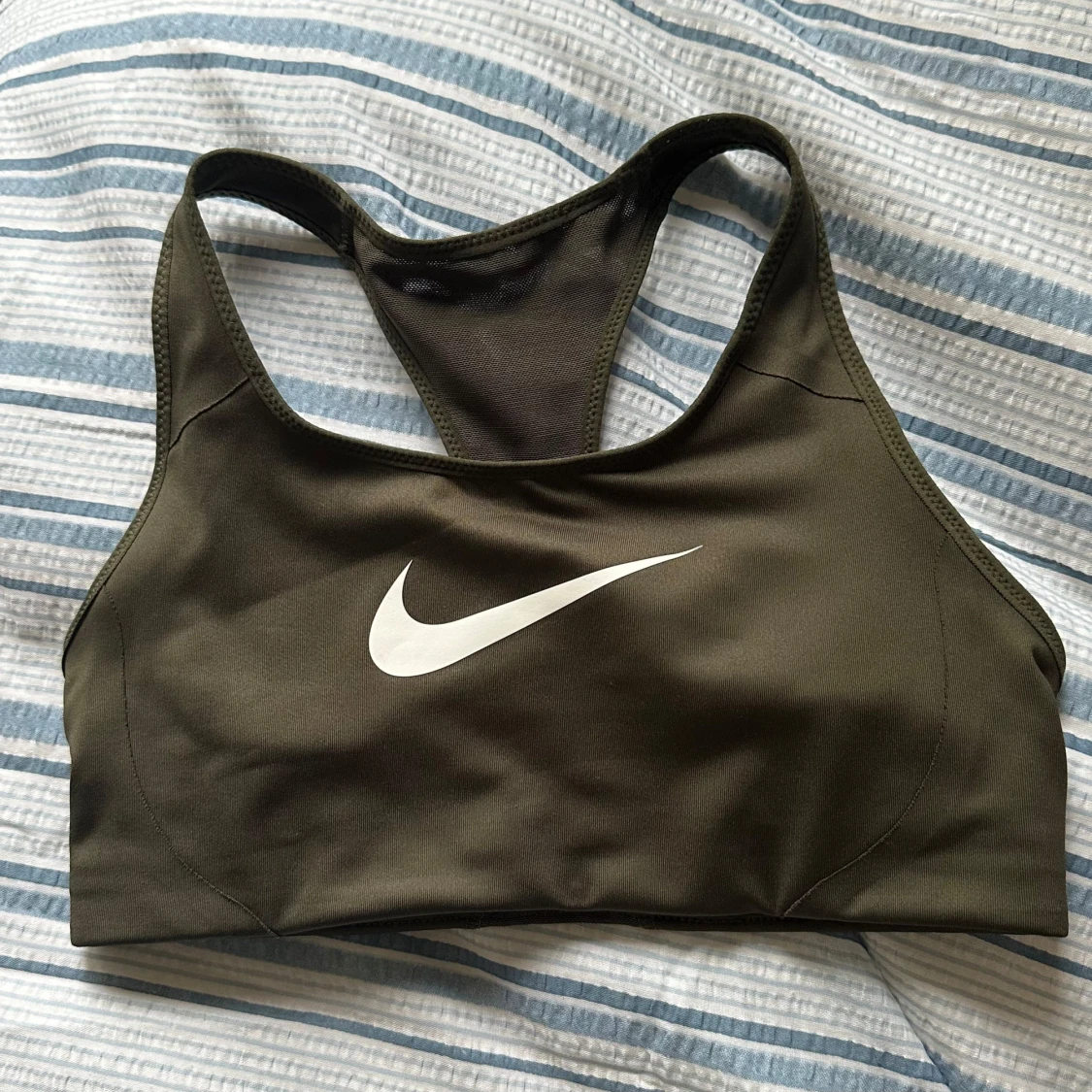 Olivgrön sport-bh från Nike - 1