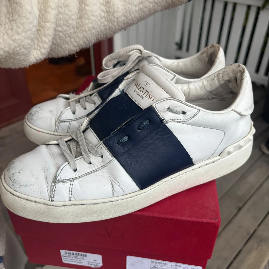 Valentino sneakers med blå detalj - 3
