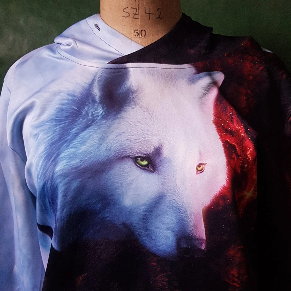 Hoodie med vargmotiv - 1