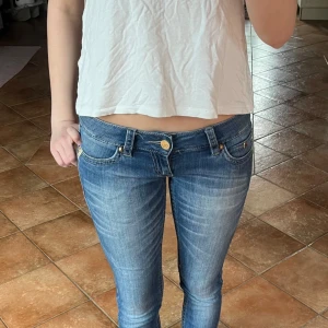 My god mystic jeans - Säljer dessa lågmidjade jeans, bra skick vet dock inte storlek men skulle gissa på 34 eller 36!