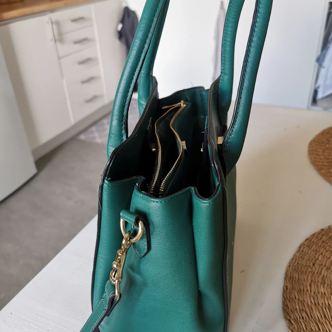 Grön handväska från Holly & White - 1